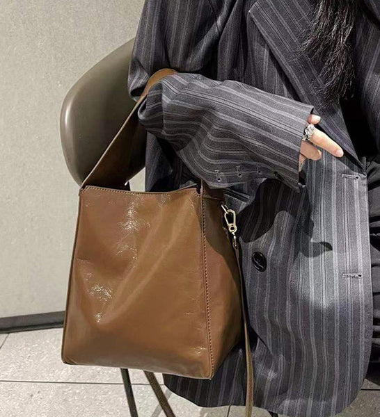 Taiwan Lee Kee Leather Goods Lee Kee original handmade genuine leather light luxury oil wax leather high-end bucket bag No. 5226 original handmade genuine leather leather goods