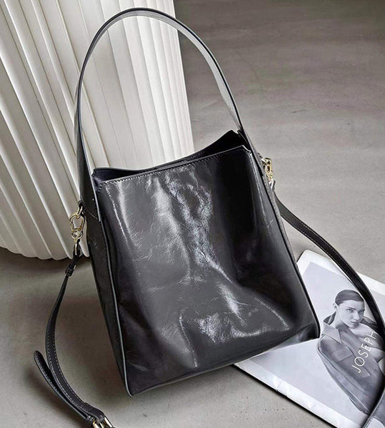 Taiwan Lee Kee Leather Goods Lee Kee original handmade genuine leather light luxury oil wax leather high-end bucket bag No. 5226 original handmade genuine leather leather goods