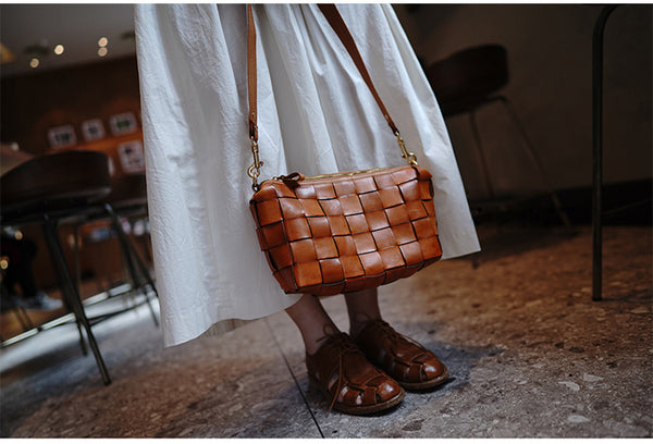 Taiwan Lee Kee Leather Goods Lee Kee original genuine leather handmade weaving style vegetable tanned cow leather niche retro high-end armpit bag No. M106 first layer cowhide leather bag leather original handmade genuine leather leather goods