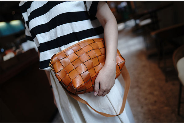 Taiwan Lee Kee Leather Goods Lee Kee original genuine leather handmade weaving style vegetable tanned cow leather niche retro high-end armpit bag No. M106 first layer cowhide leather bag leather original handmade genuine leather leather goods