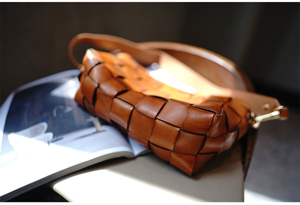 Taiwan Lee Kee Leather Goods Lee Kee original genuine leather handmade weaving style vegetable tanned cow leather niche retro high-end armpit bag No. M106 first layer cowhide leather bag leather original handmade genuine leather leather goods