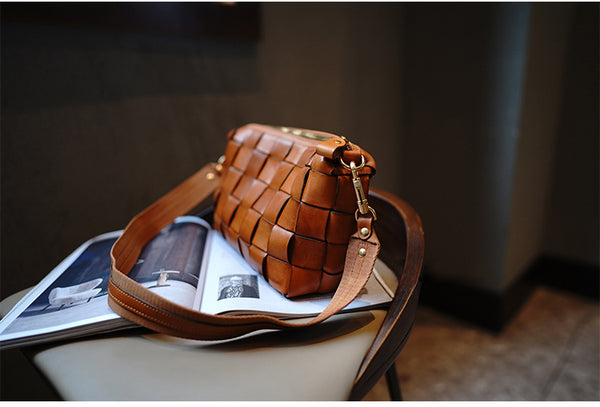 Taiwan Lee Kee Leather Goods Lee Kee original genuine leather handmade weaving style vegetable tanned cow leather niche retro high-end armpit bag No. M106 first layer cowhide leather bag leather original handmade genuine leather leather goods