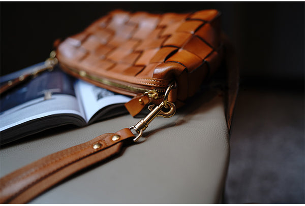Taiwan Lee Kee Leather Goods Lee Kee original genuine leather handmade weaving style vegetable tanned cow leather niche retro high-end armpit bag No. M106 first layer cowhide leather bag leather original handmade genuine leather leather goods
