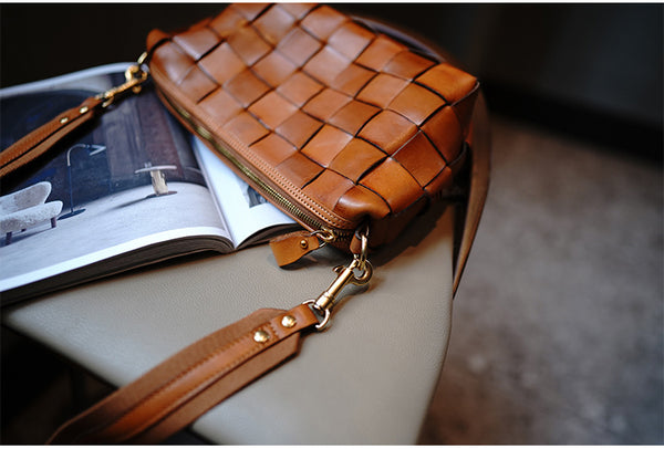 Taiwan Lee Kee Leather Goods Lee Kee original genuine leather handmade weaving style vegetable tanned cow leather niche retro high-end armpit bag No. M106 first layer cowhide leather bag leather original handmade genuine leather leather goods