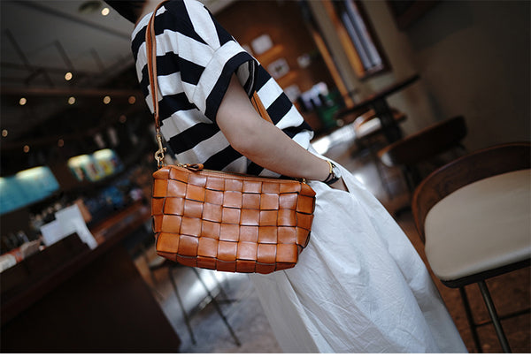 Taiwan Lee Kee Leather Goods Lee Kee original genuine leather handmade weaving style vegetable tanned cow leather niche retro high-end armpit bag No. M106 first layer cowhide leather bag leather original handmade genuine leather leather goods