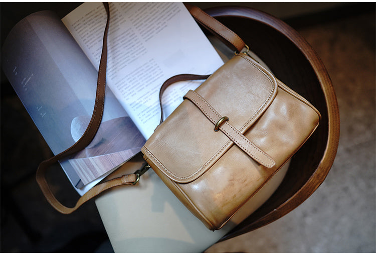 สินค้าเครื่องหนัง Lee Kee ของไต้หวัน Lee Kee หนังแท้ทำมือต้นฉบับ帯ตกแต่งด้วยองค์ประกอบり人気のถุง Messenger สี่เหลี่ยมแนวนอนยาวหมายเลข M1055 กระเป๋าหนังวัวชั้นแรกหนังทำด้วยมือของแท้สินค้าเครื่องหนัง