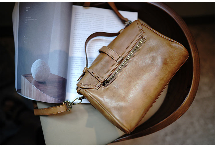 สินค้าเครื่องหนัง Lee Kee ของไต้หวัน Lee Kee หนังแท้ทำมือต้นฉบับ帯ตกแต่งด้วยองค์ประกอบり人気のถุง Messenger สี่เหลี่ยมแนวนอนยาวหมายเลข M1055 กระเป๋าหนังวัวชั้นแรกหนังทำด้วยมือของแท้สินค้าเครื่องหนัง