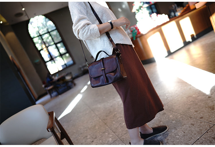 สินค้าเครื่องหนัง Lee Kee ของไต้หวัน Lee Kee หนังแท้ทำมือต้นฉบับ帯ตกแต่งด้วยองค์ประกอบり人気のถุง Messenger สี่เหลี่ยมแนวนอนยาวหมายเลข M1055 กระเป๋าหนังวัวชั้นแรกหนังทำด้วยมือของแท้สินค้าเครื่องหนัง