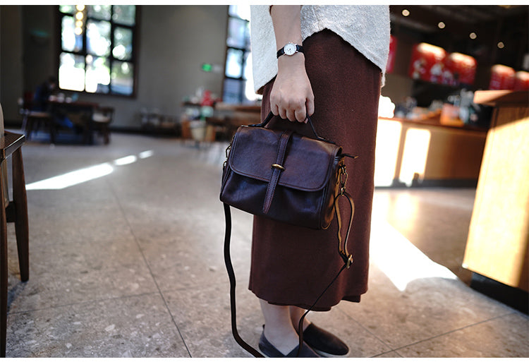 สินค้าเครื่องหนัง Lee Kee ของไต้หวัน Lee Kee หนังแท้ทำมือต้นฉบับ帯ตกแต่งด้วยองค์ประกอบり人気のถุง Messenger สี่เหลี่ยมแนวนอนยาวหมายเลข M1055 กระเป๋าหนังวัวชั้นแรกหนังทำด้วยมือของแท้สินค้าเครื่องหนัง