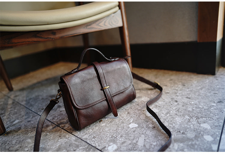 สินค้าเครื่องหนัง Lee Kee ของไต้หวัน Lee Kee หนังแท้ทำมือต้นฉบับ帯ตกแต่งด้วยองค์ประกอบり人気のถุง Messenger สี่เหลี่ยมแนวนอนยาวหมายเลข M1055 กระเป๋าหนังวัวชั้นแรกหนังทำด้วยมือของแท้สินค้าเครื่องหนัง