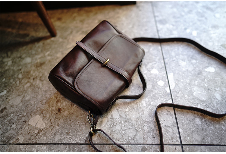 สินค้าเครื่องหนัง Lee Kee ของไต้หวัน Lee Kee หนังแท้ทำมือต้นฉบับ帯ตกแต่งด้วยองค์ประกอบり人気のถุง Messenger สี่เหลี่ยมแนวนอนยาวหมายเลข M1055 กระเป๋าหนังวัวชั้นแรกหนังทำด้วยมือของแท้สินค้าเครื่องหนัง