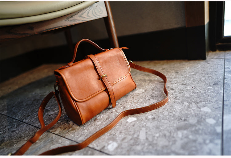 สินค้าเครื่องหนัง Lee Kee ของไต้หวัน Lee Kee หนังแท้ทำมือต้นฉบับ帯ตกแต่งด้วยองค์ประกอบり人気のถุง Messenger สี่เหลี่ยมแนวนอนยาวหมายเลข M1055 กระเป๋าหนังวัวชั้นแรกหนังทำด้วยมือของแท้สินค้าเครื่องหนัง