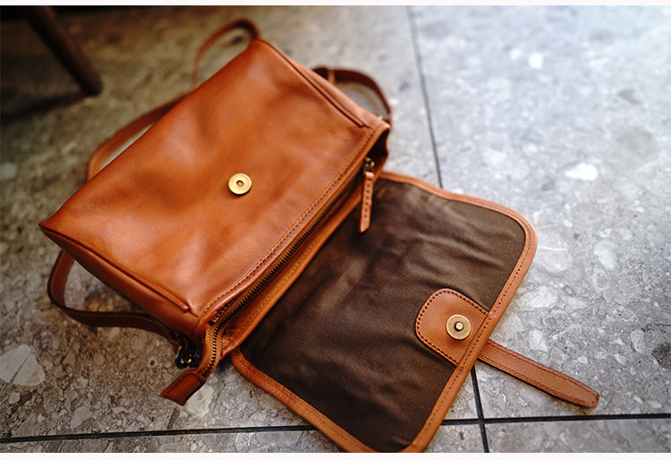 สินค้าเครื่องหนัง Lee Kee ของไต้หวัน Lee Kee หนังแท้ทำมือต้นฉบับ帯ตกแต่งด้วยองค์ประกอบり人気のถุง Messenger สี่เหลี่ยมแนวนอนยาวหมายเลข M1055 กระเป๋าหนังวัวชั้นแรกหนังทำด้วยมือของแท้สินค้าเครื่องหนัง