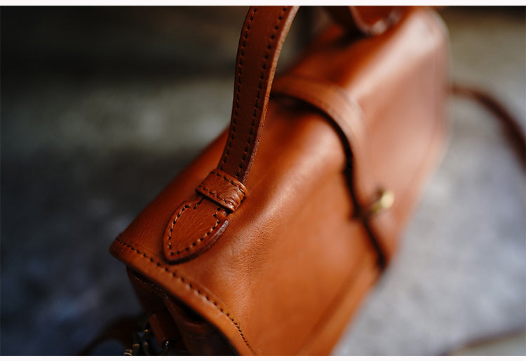 สินค้าเครื่องหนัง Lee Kee ของไต้หวัน Lee Kee หนังแท้ทำมือต้นฉบับ帯ตกแต่งด้วยองค์ประกอบり人気のถุง Messenger สี่เหลี่ยมแนวนอนยาวหมายเลข M1055 กระเป๋าหนังวัวชั้นแรกหนังทำด้วยมือของแท้สินค้าเครื่องหนัง