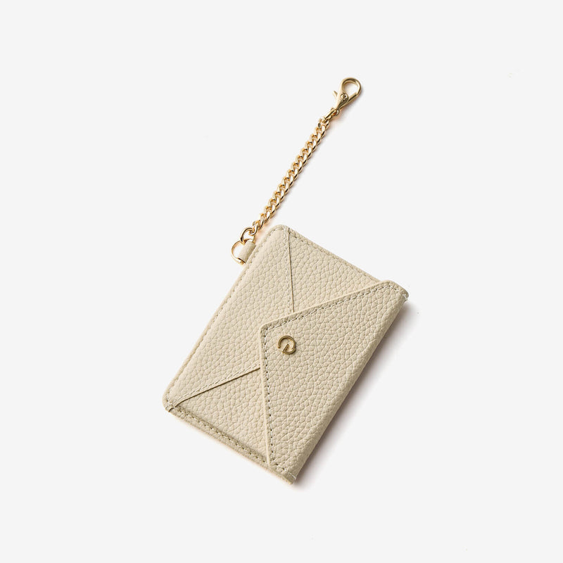 Detachable envelope-inspired leather wallet with chain clip for fashionable everyday organization