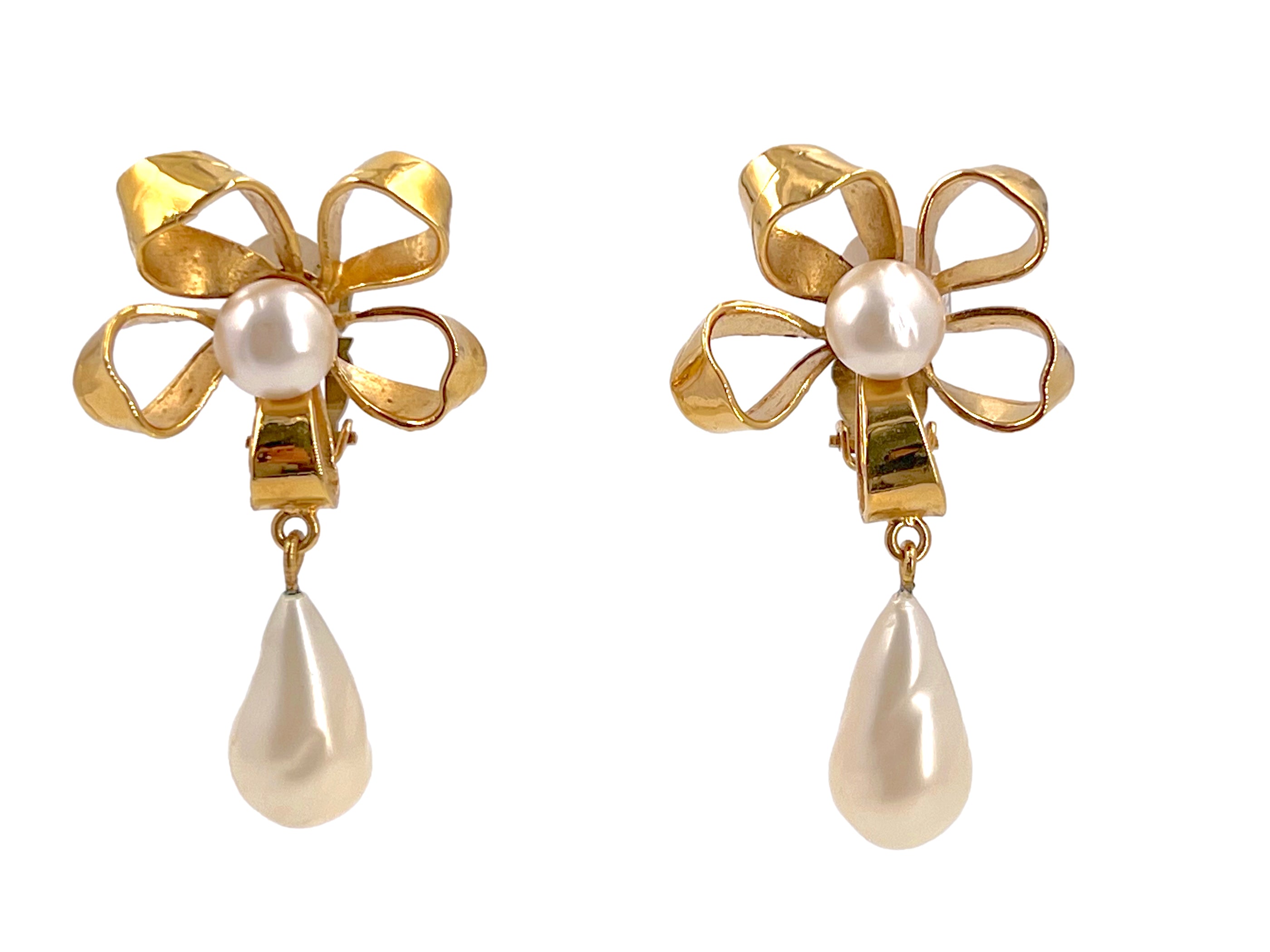 Chanel Vintage 1980s Large Flower Pearl Drop Earrings