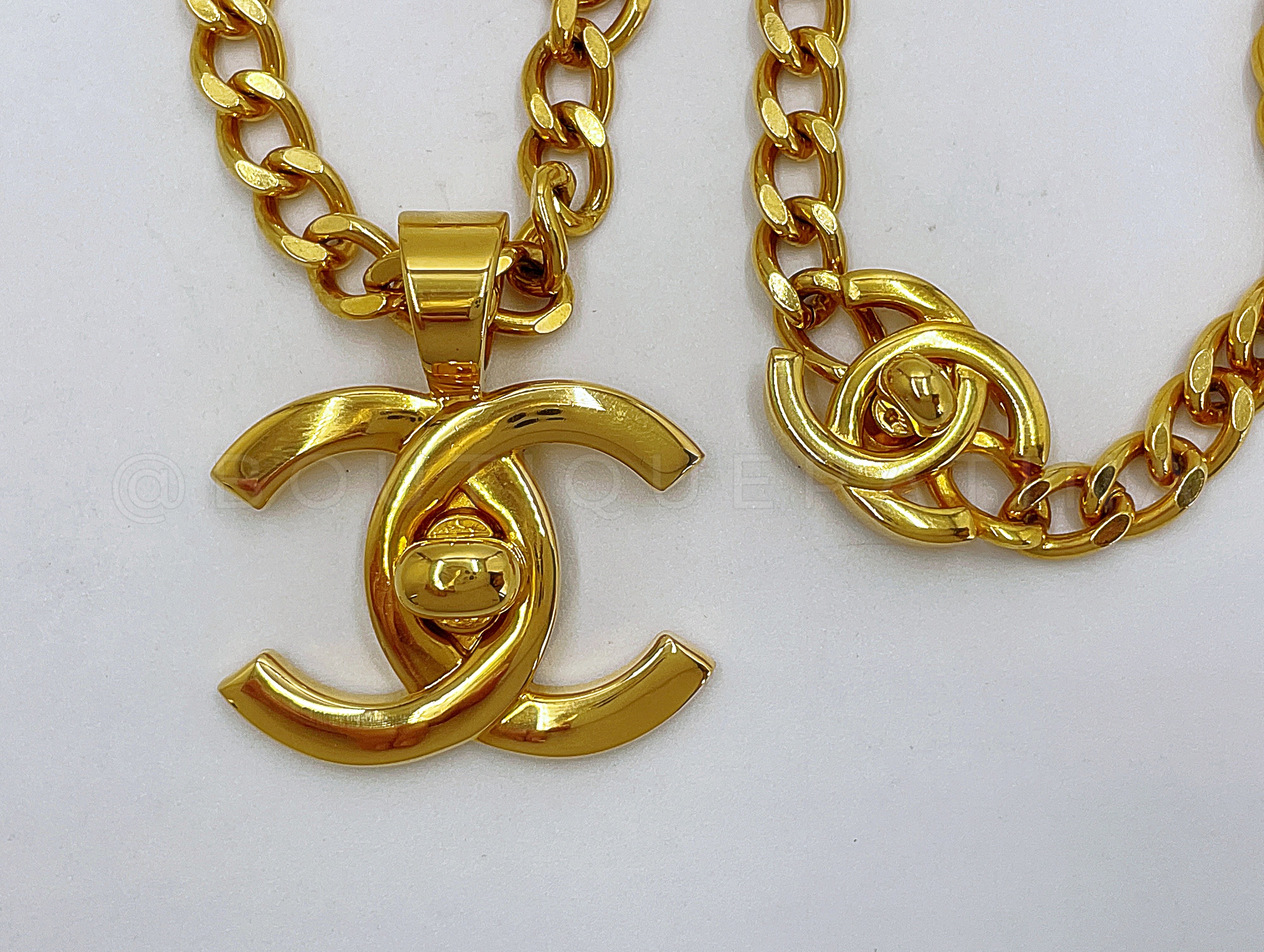 Chanel Vintage 96P Medium Double Turnlock Chain Necklace