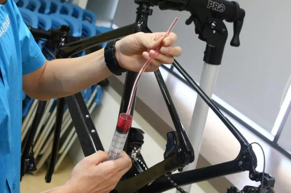 avoid injecting air into the oil