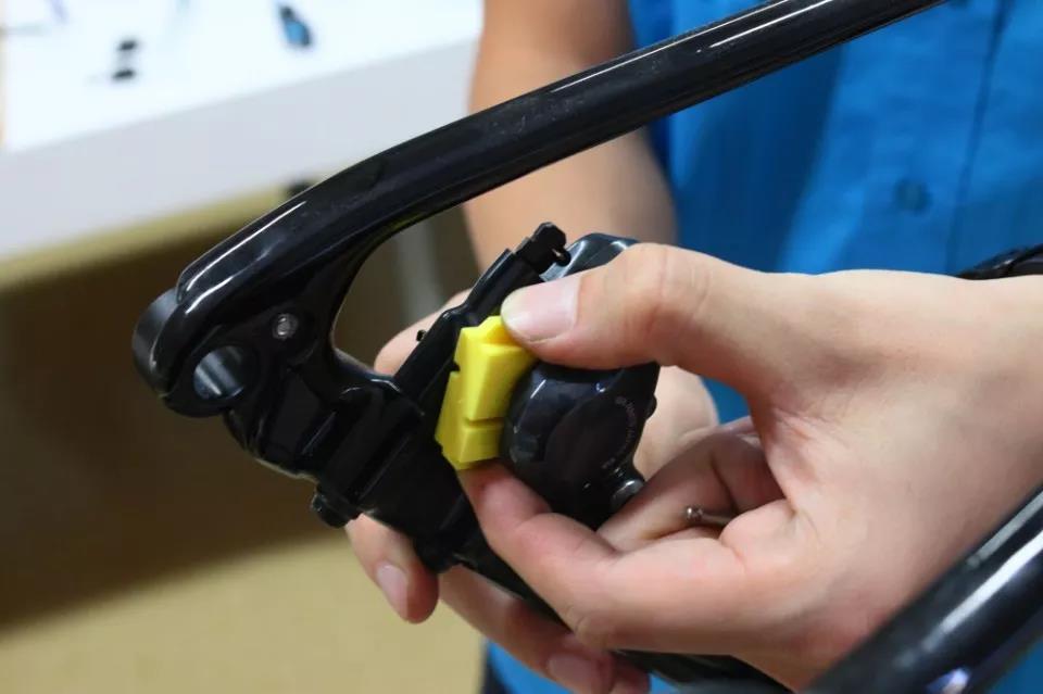 Insert the piston stopper