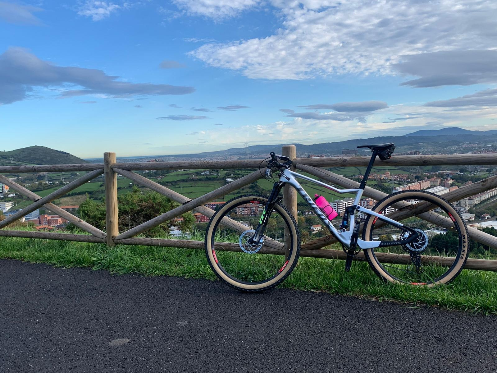 Trifox Carbon Fiber Mountain Bike MFM100