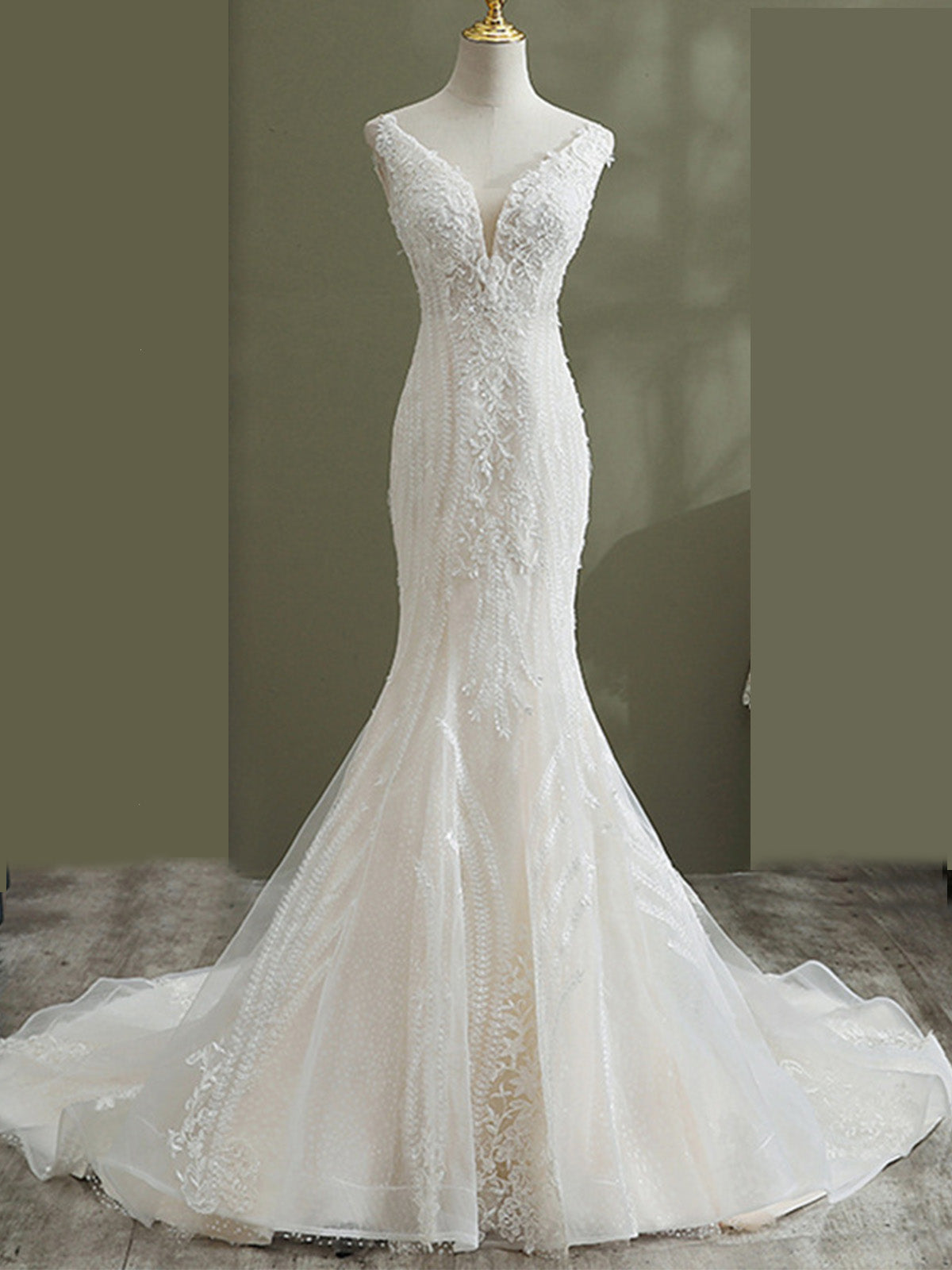 Sheer V-neck Long Floral Lace Mermaid Wedding Dresses