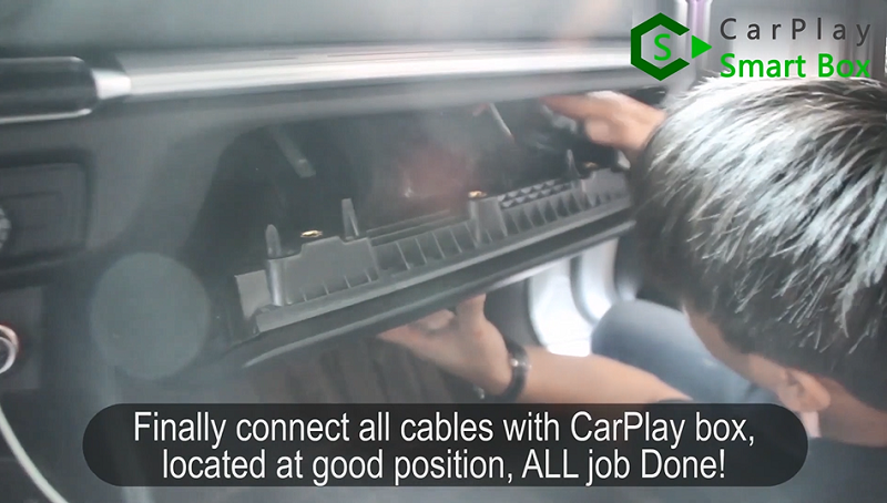 18.Infine collega tutti i cavi alla scatola CarPlay, posizionata in una buona posizione, tutto finito.