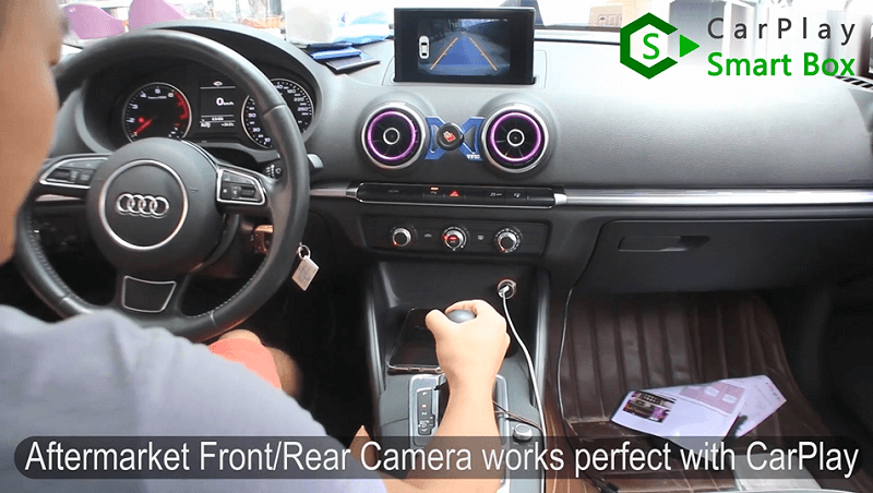 21.La fotocamera anteriore/posteriore aftermarket funziona perfettamente con CarPlay.