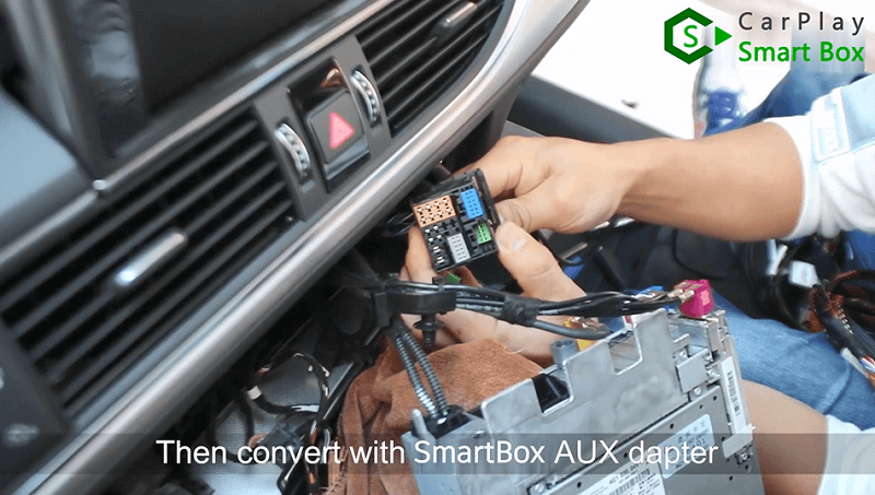 5. Quindi convertire con l'adattatore Smart Box AUX.