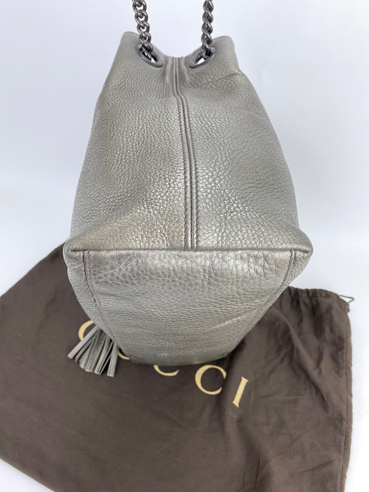 Gucci Metallic Pewter Pebbled Soho Medium Chain Tote Shoulder Hobo bag Pre owned