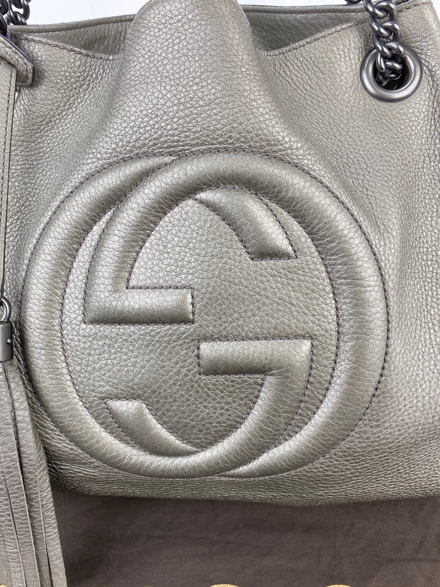 Gucci Metallic Pewter Pebbled Soho Medium Chain Tote Shoulder Hobo bag Pre owned