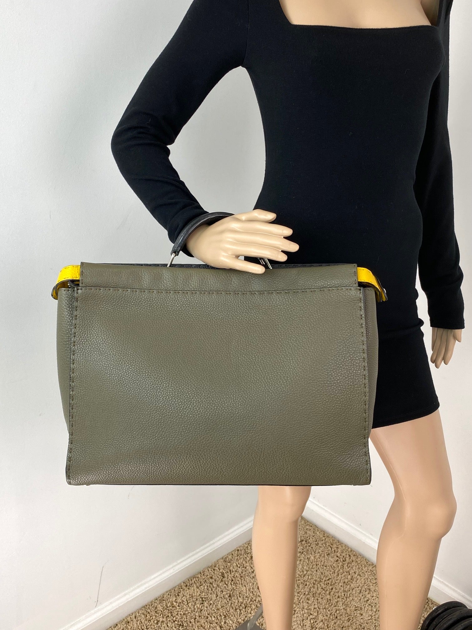 FENDI SELLERIA large Peekaboo Iconic Essential Messenger Briefcase Attache