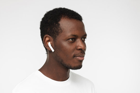 Man wearing best earbuds