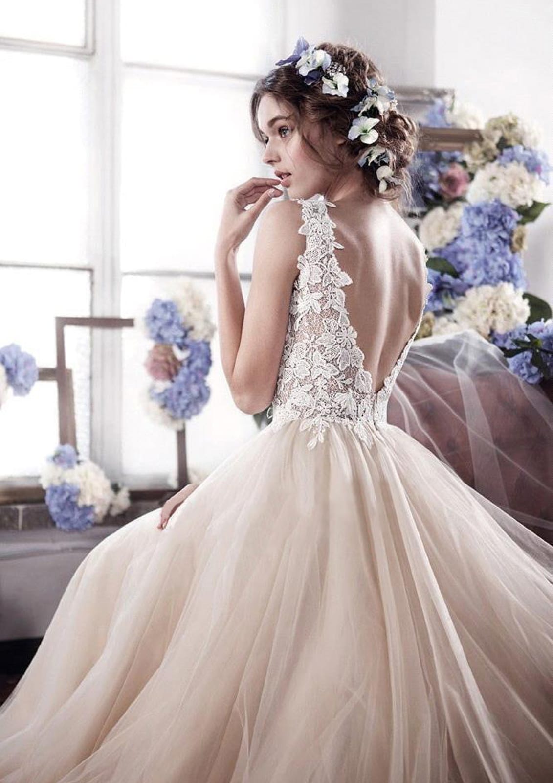 A-line V Back Champagne Lace Tulle Sweep Sleeveless Wedding Dress