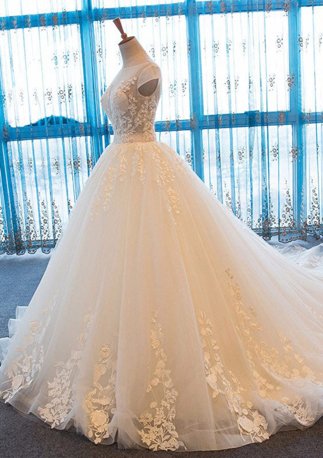 A-Line/Princess Bateau Cap Sleeve Chapel Wedding Dress, Lace