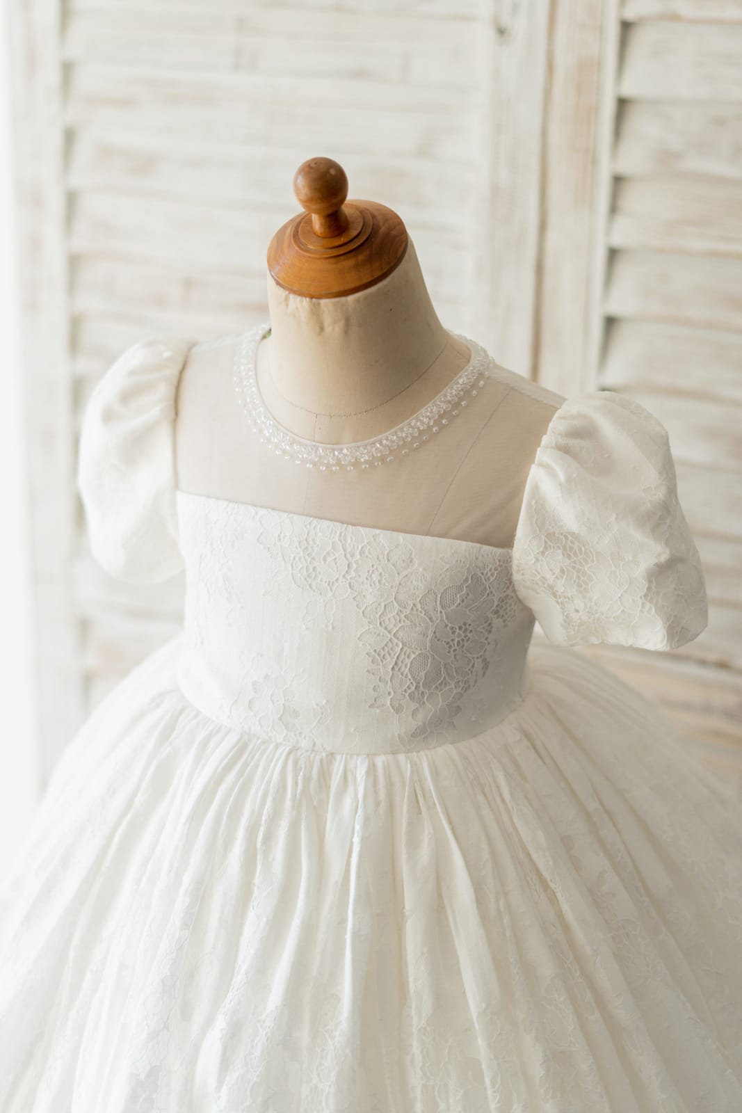 Princess Court Style Ivory Lace Short Sleeves Wedding Flower Girl Dress
