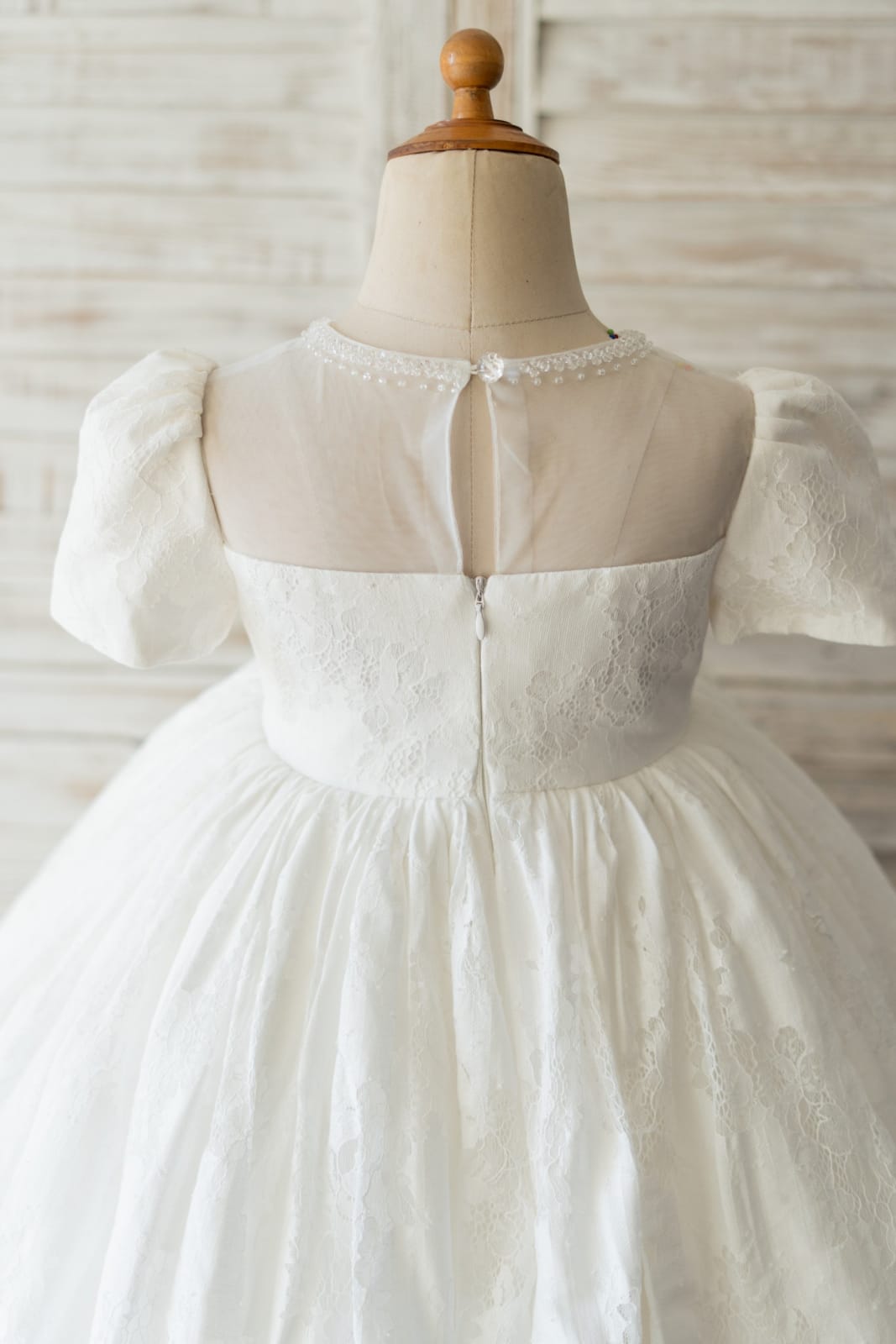 Princess Court Style Ivory Lace Short Sleeves Wedding Flower Girl Dress