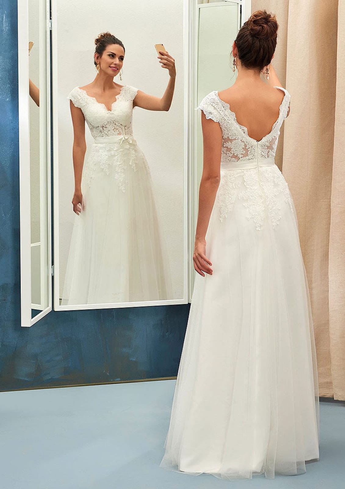 Sleeveless Lace Tulle Wedding Dress A-Line Scalloped V Neck Floor-Length