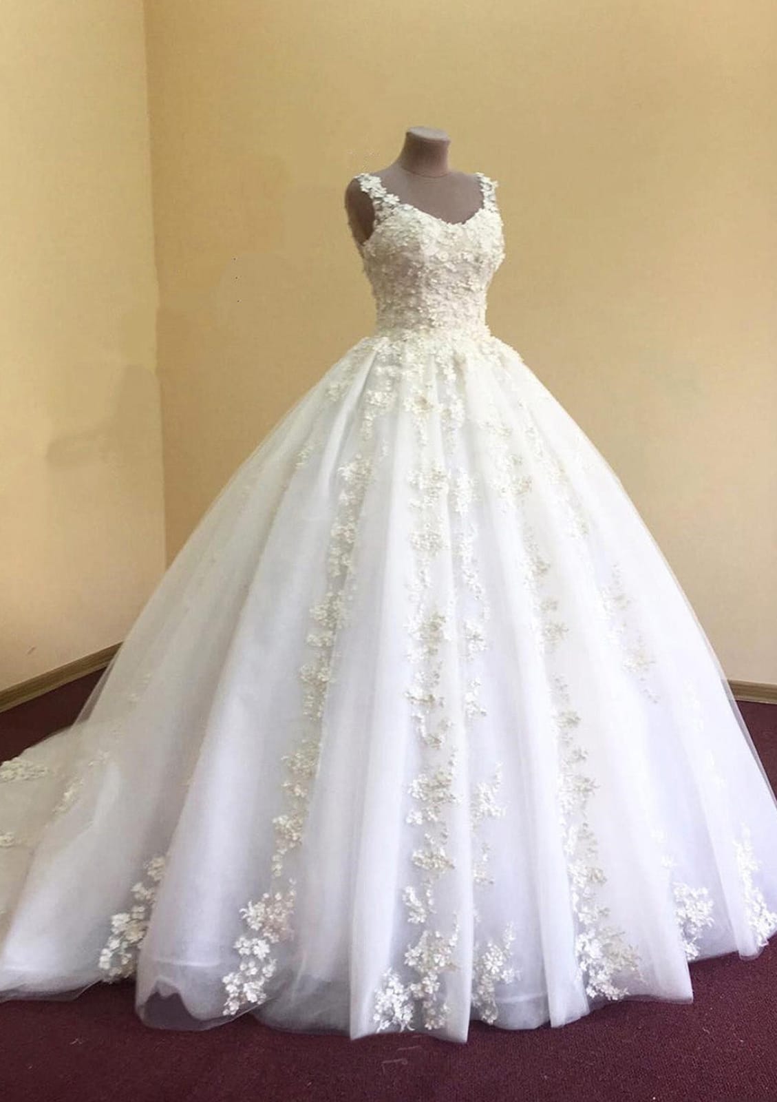 Tulle Wedding Dress Ball Gown Scoop Neck Chapel Train, Appliqued
