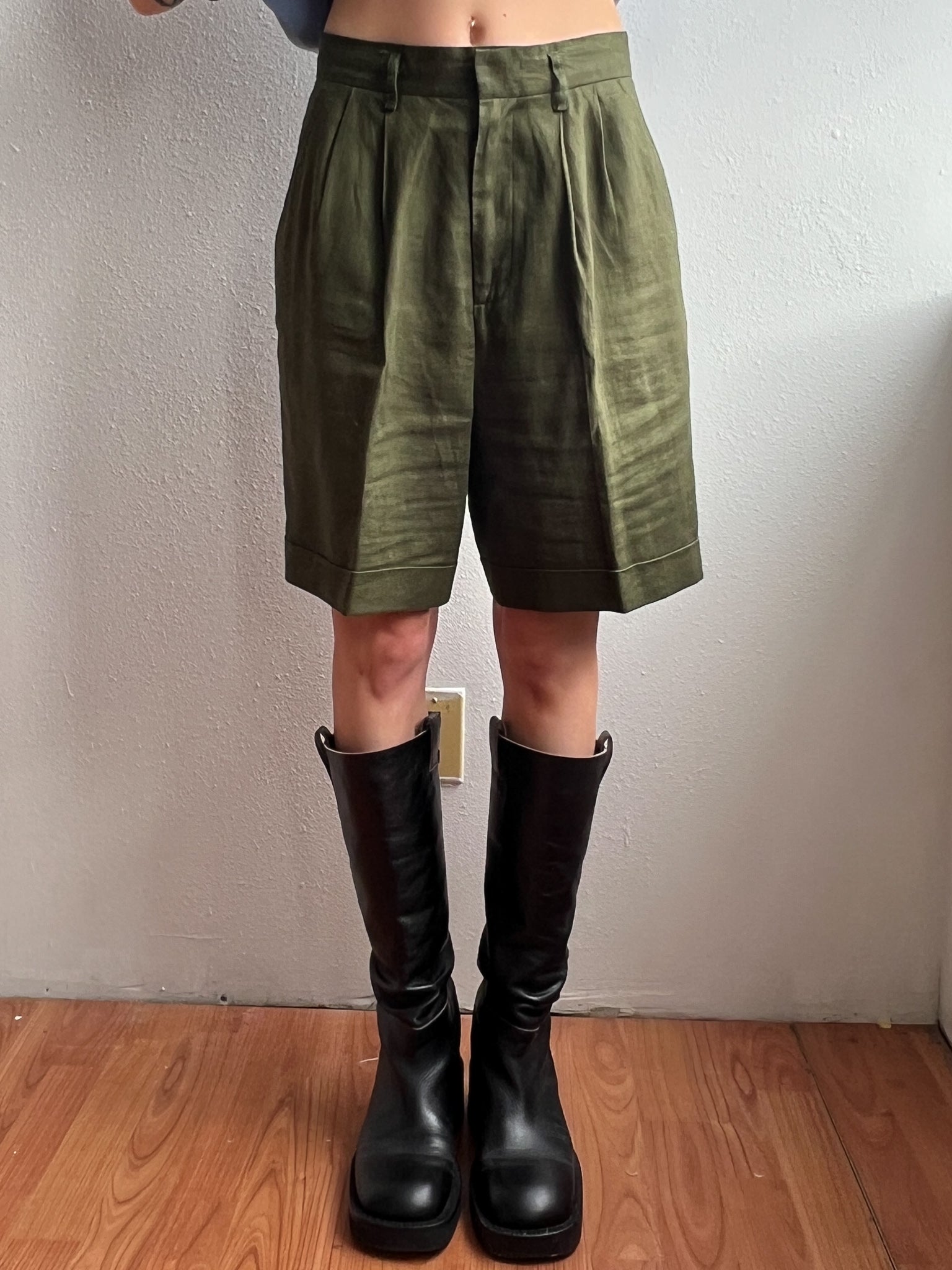 Olive Linen Pleated Shorts (M)