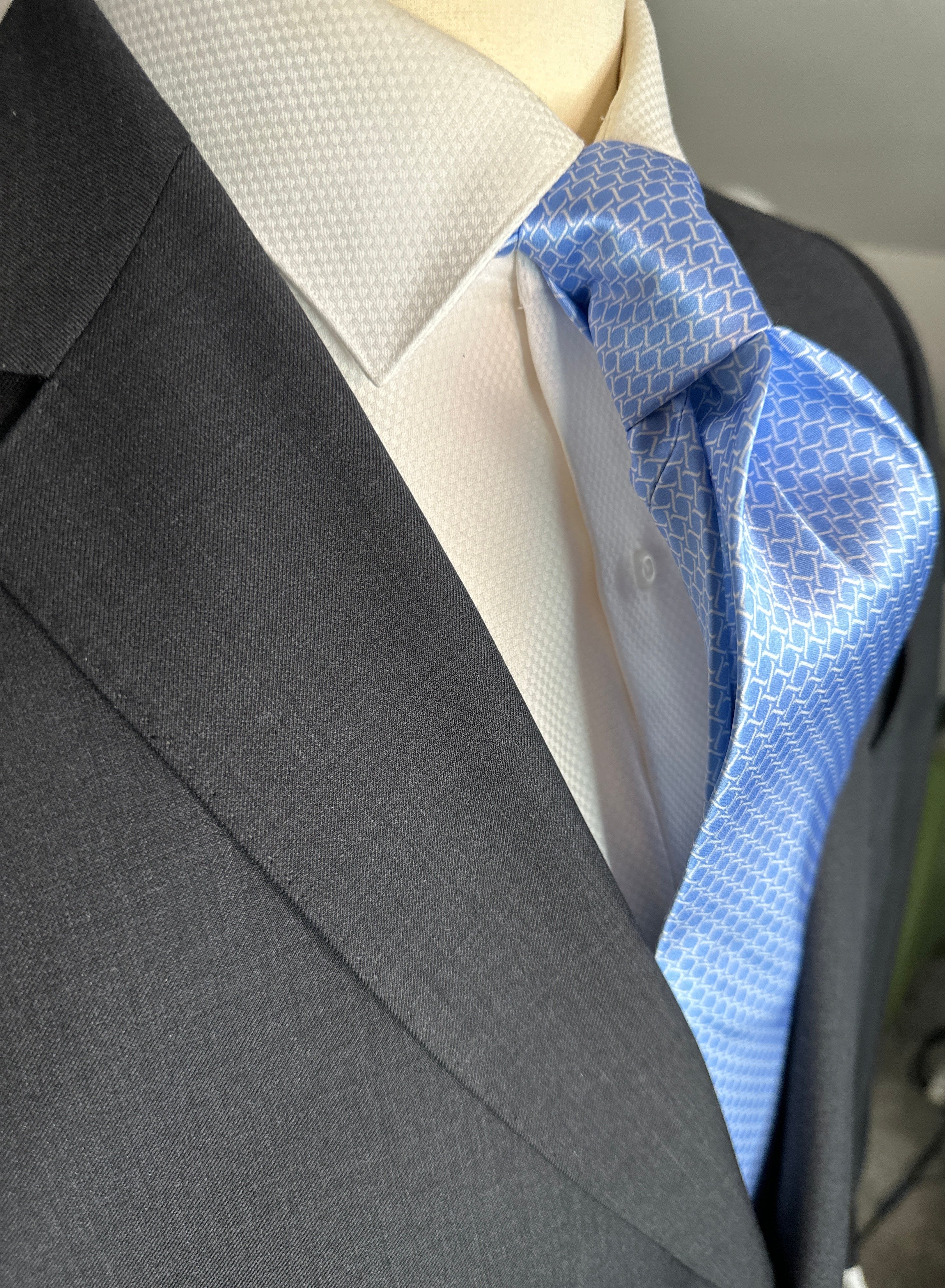 SUITCAFE Silk Tie Ice Blue With White Geometric Interwoven Pattern Satin