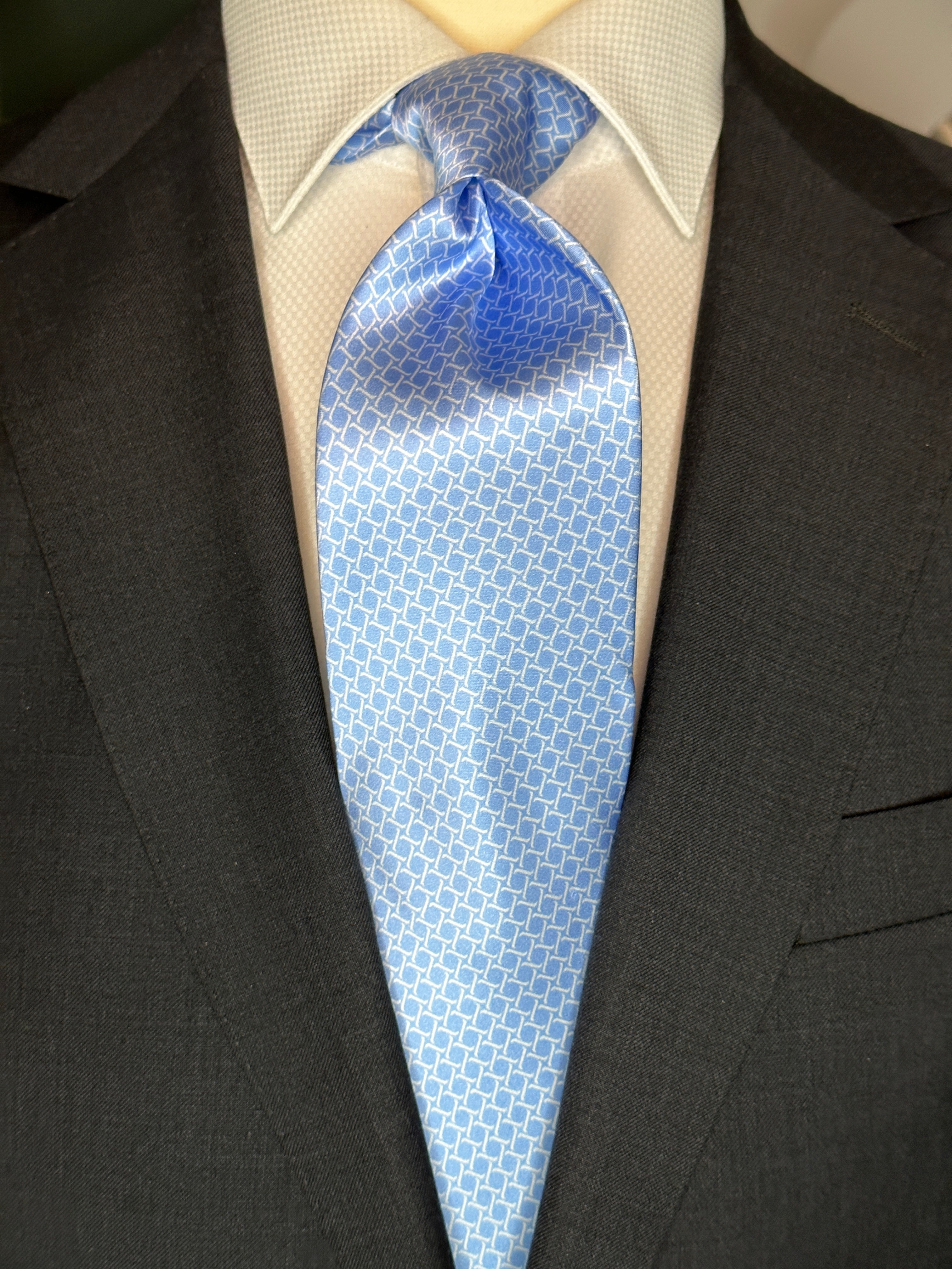 SUITCAFE Silk Tie Ice Blue With White Geometric Interwoven Pattern Satin