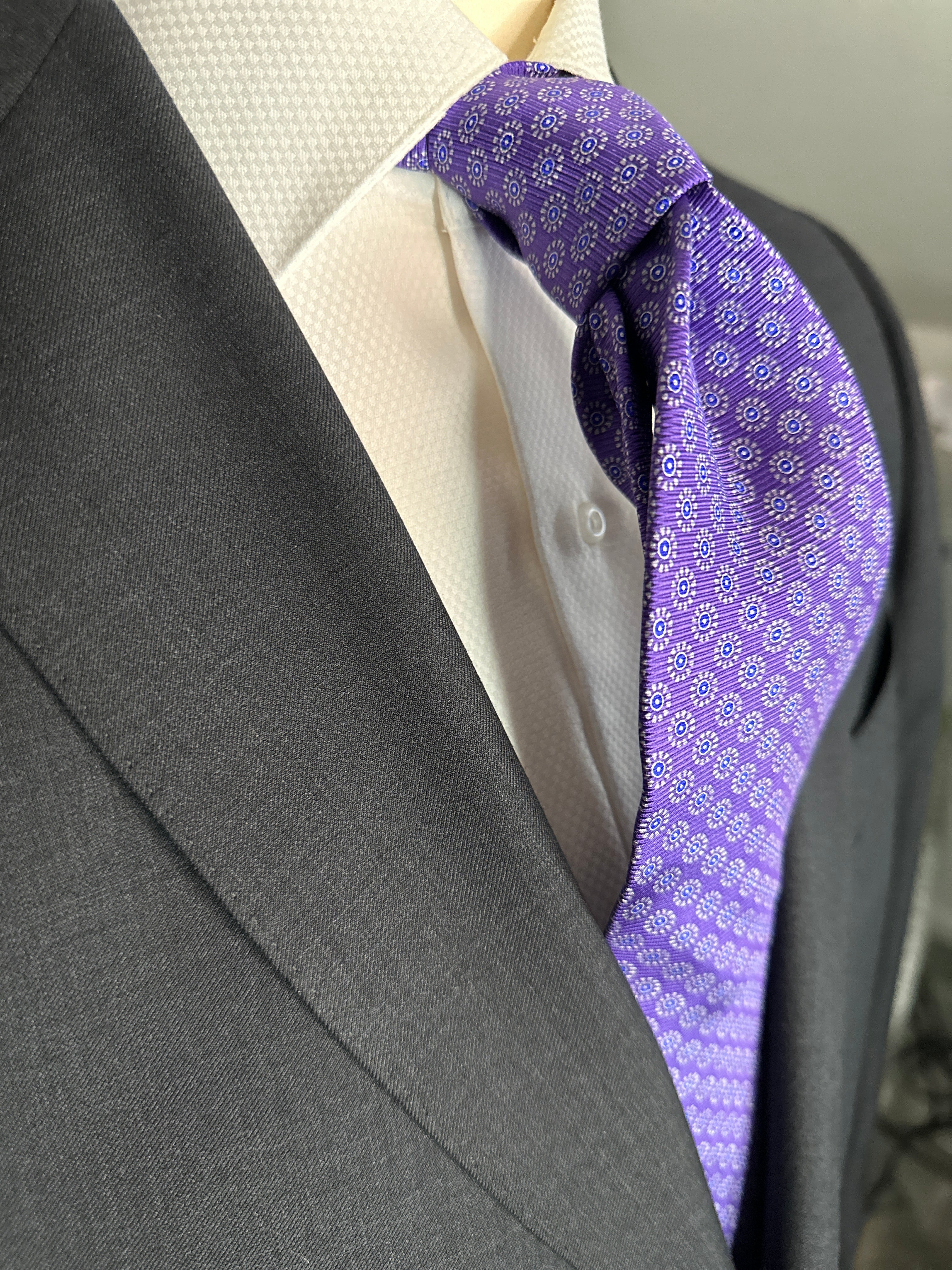 SUITCAFE Silk Tie Lavender With Small Chalk Floret Circles Twill