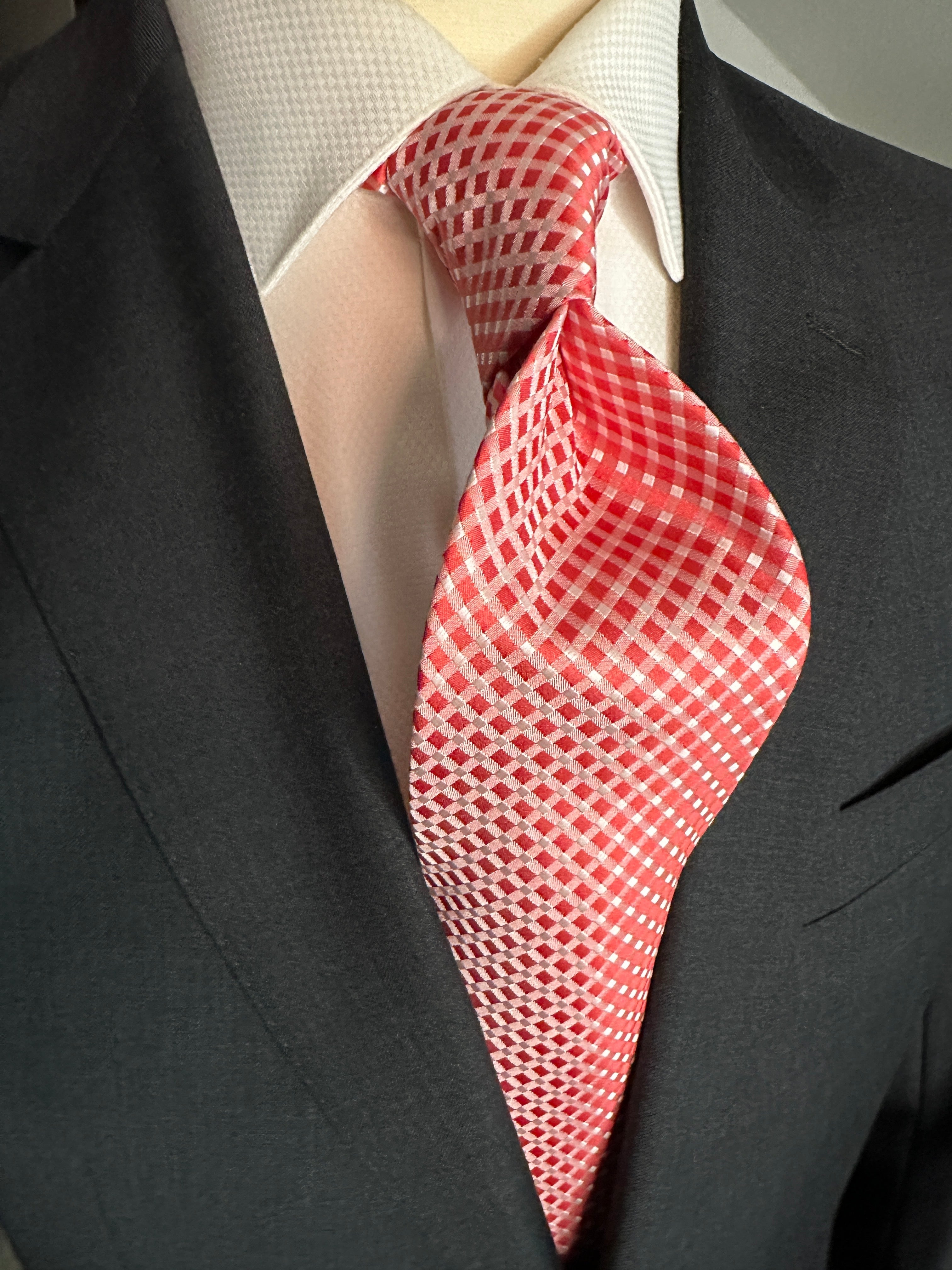 SUITCAFE Silk Tie Red & Stone Grey Geometric Lattice Woven