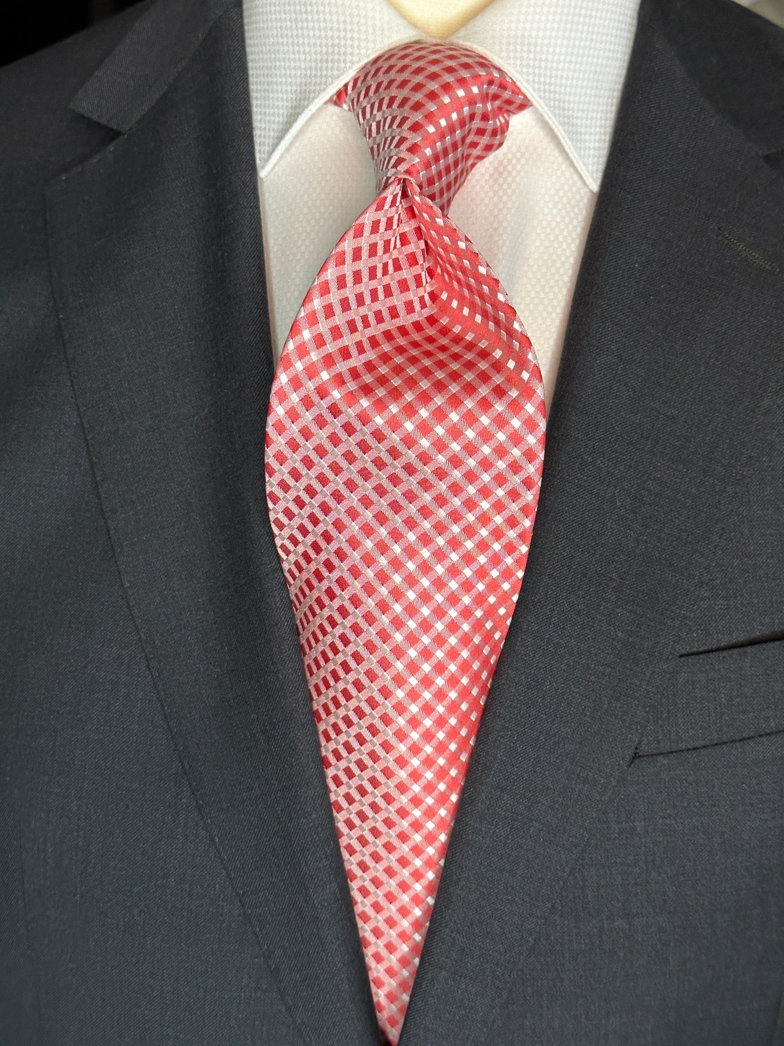 SUITCAFE Silk Tie Red & Stone Grey Geometric Lattice Woven