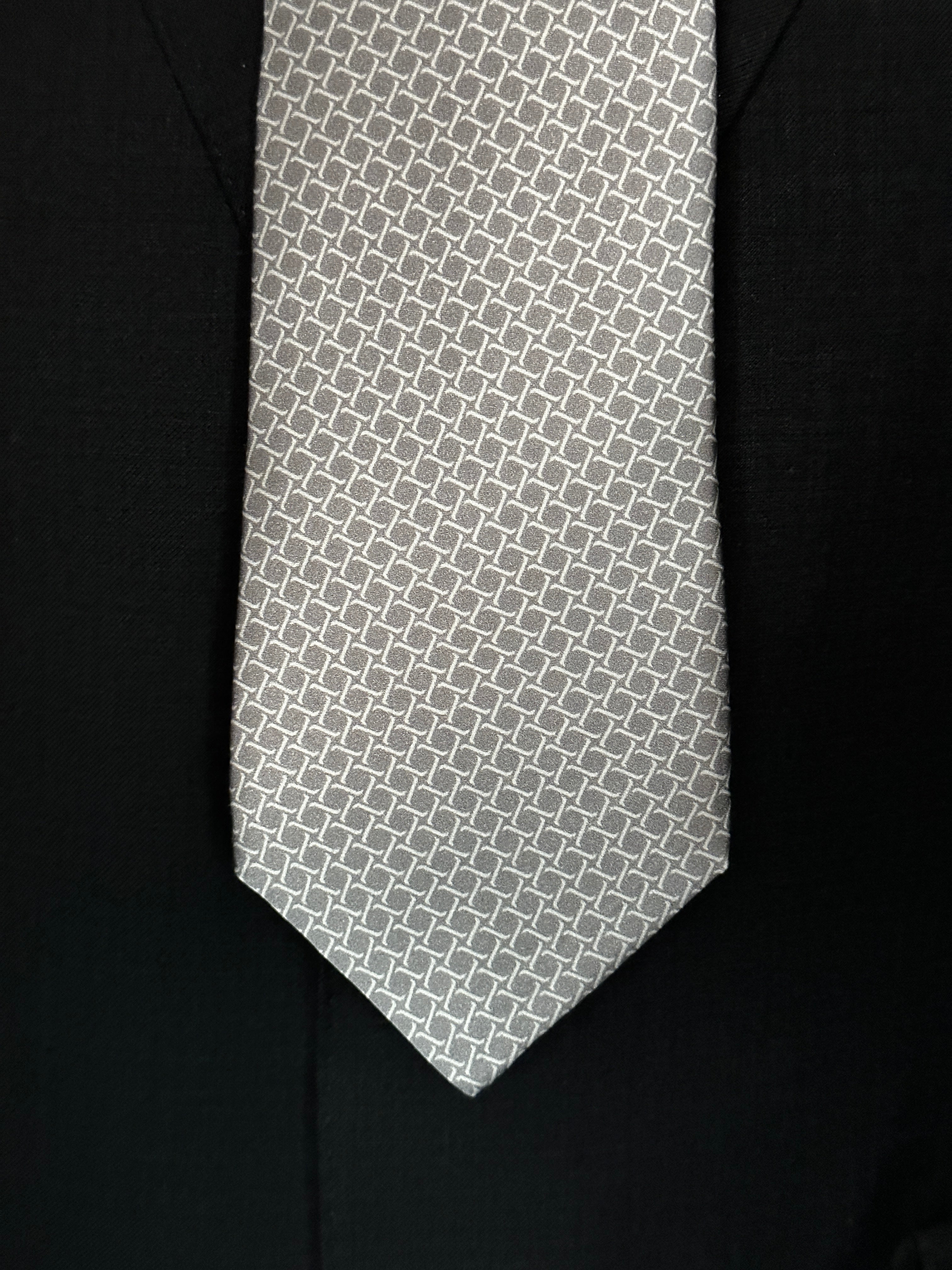 SUITCAFE Silk Tie Silver With White Geometric Interwoven Pattern Satin