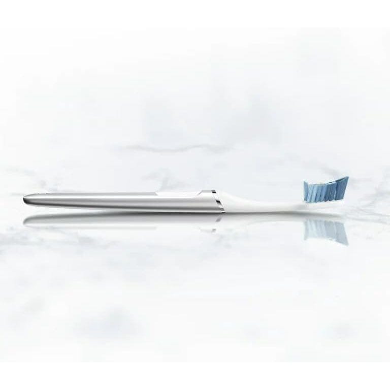 Oral-B Clic Deluxe Starter Kit, Manual Toothbrush with 3 Brush Heads & Magnetic Brush Mount