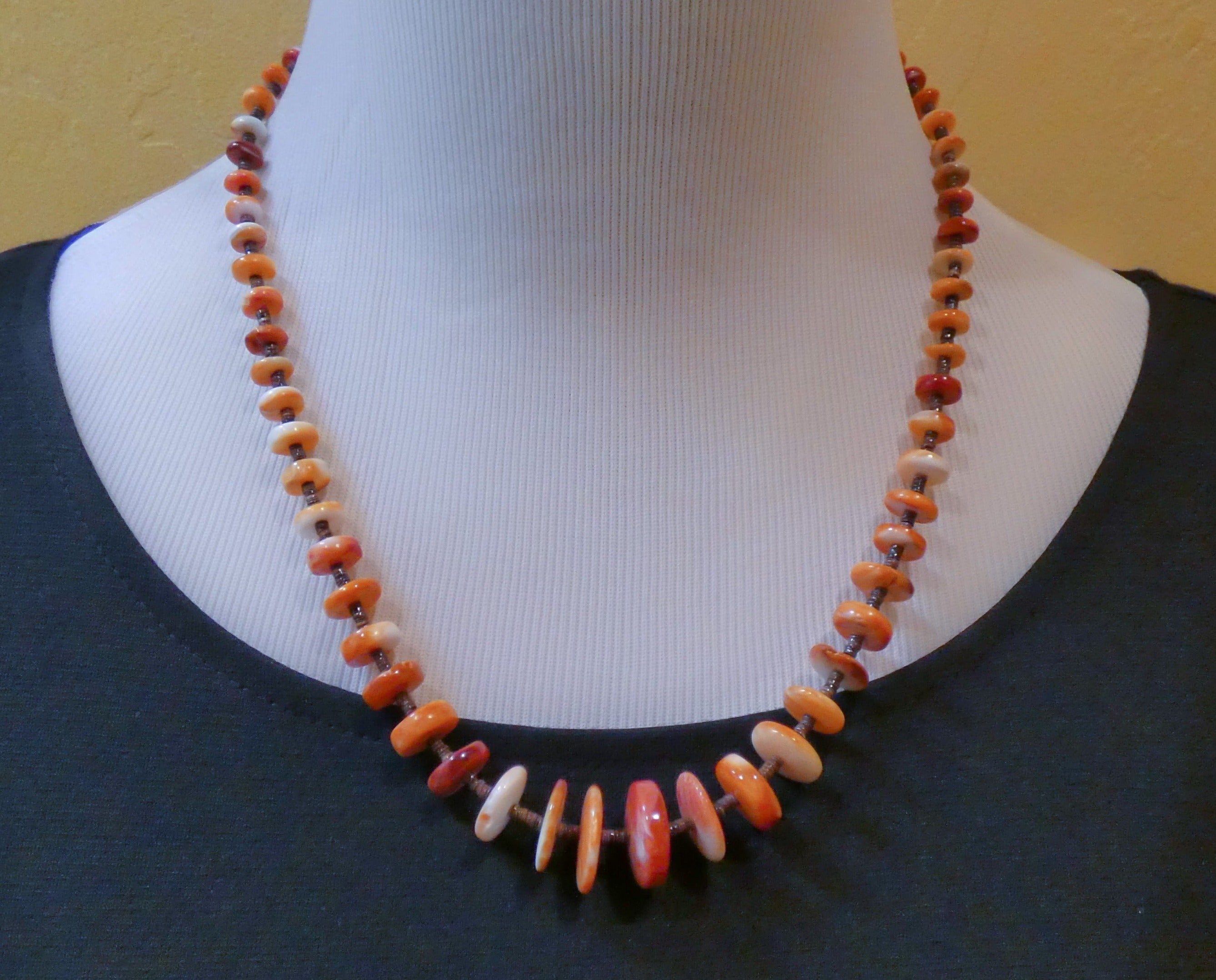 Native American Navajo Handmade Spiny Oyster Bead Necklace