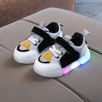 New Kids LED Shoes Girls Boys Light Up Infant Shoes Sneakers LED Shoes Light Shoes Aults Light Up Trainers Toddler LED Shoes Flashing Light Trainers