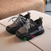 Boys Girls Lighted Sneakers Fly Weaving Light Children Kids Light Shoes Trainers Spring Autumn Walking Infantil LED Luminous Sole Baby Light Up Shoes