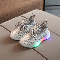 New Children LED Light Baby Light Up Shoes Breathable Light Up Sneakers Boys Girls Flying Shoes Flashing Light Trainers Luminous Infant Shoes Sneaker